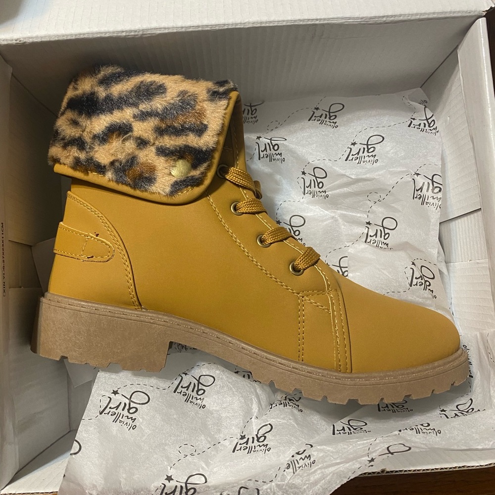 Girls boots